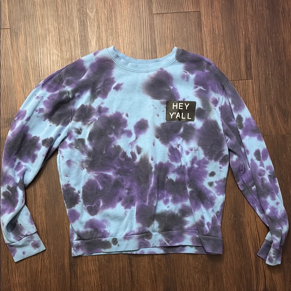 Tie-Dye Sweatshirt with 'Hey Y'all' Patch